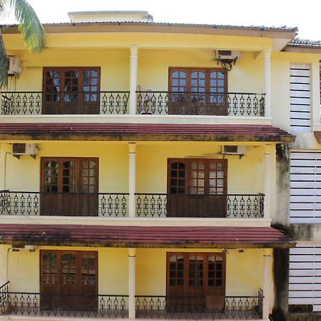 Oyo 7333 V Palms Hotel Candolim Exterior foto