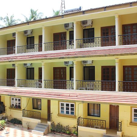 Oyo 7333 V Palms Hotel Candolim Exterior foto