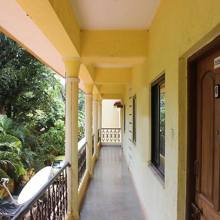Oyo 7333 V Palms Hotel Candolim Exterior foto