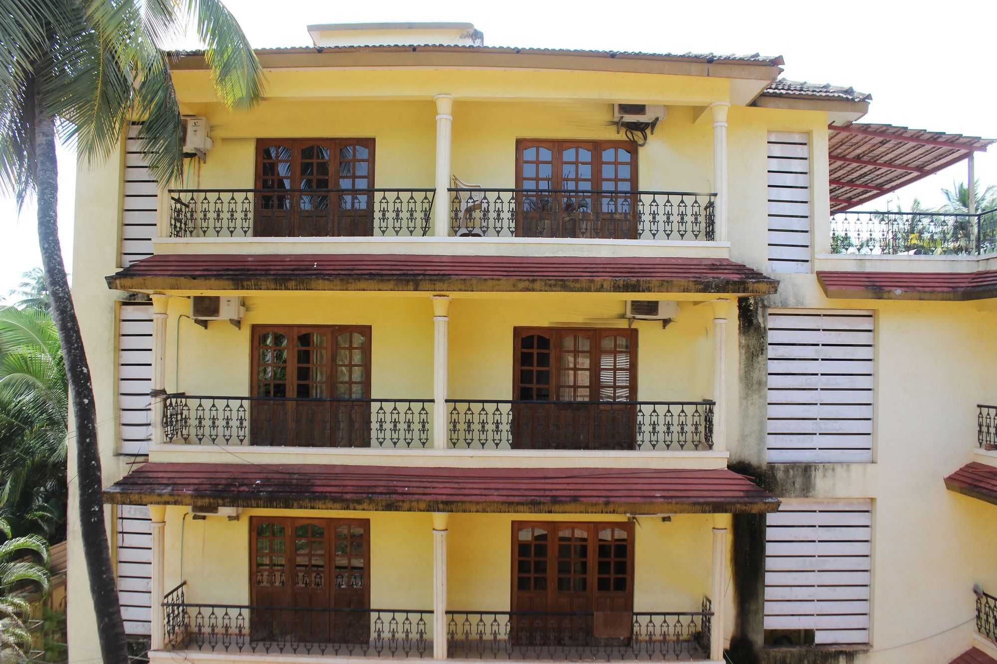 Oyo 7333 V Palms Hotel Candolim Exterior foto