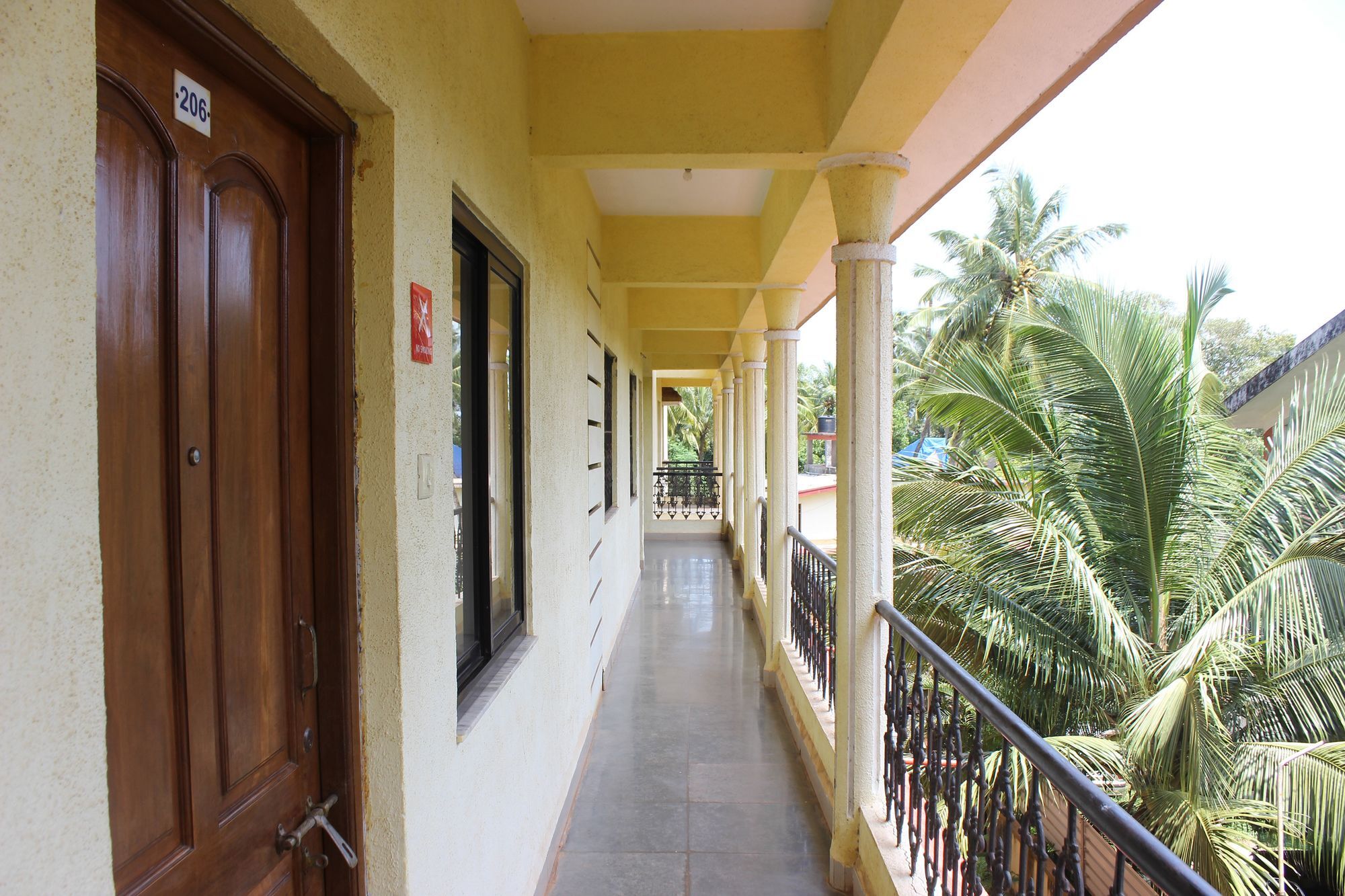 Oyo 7333 V Palms Hotel Candolim Exterior foto