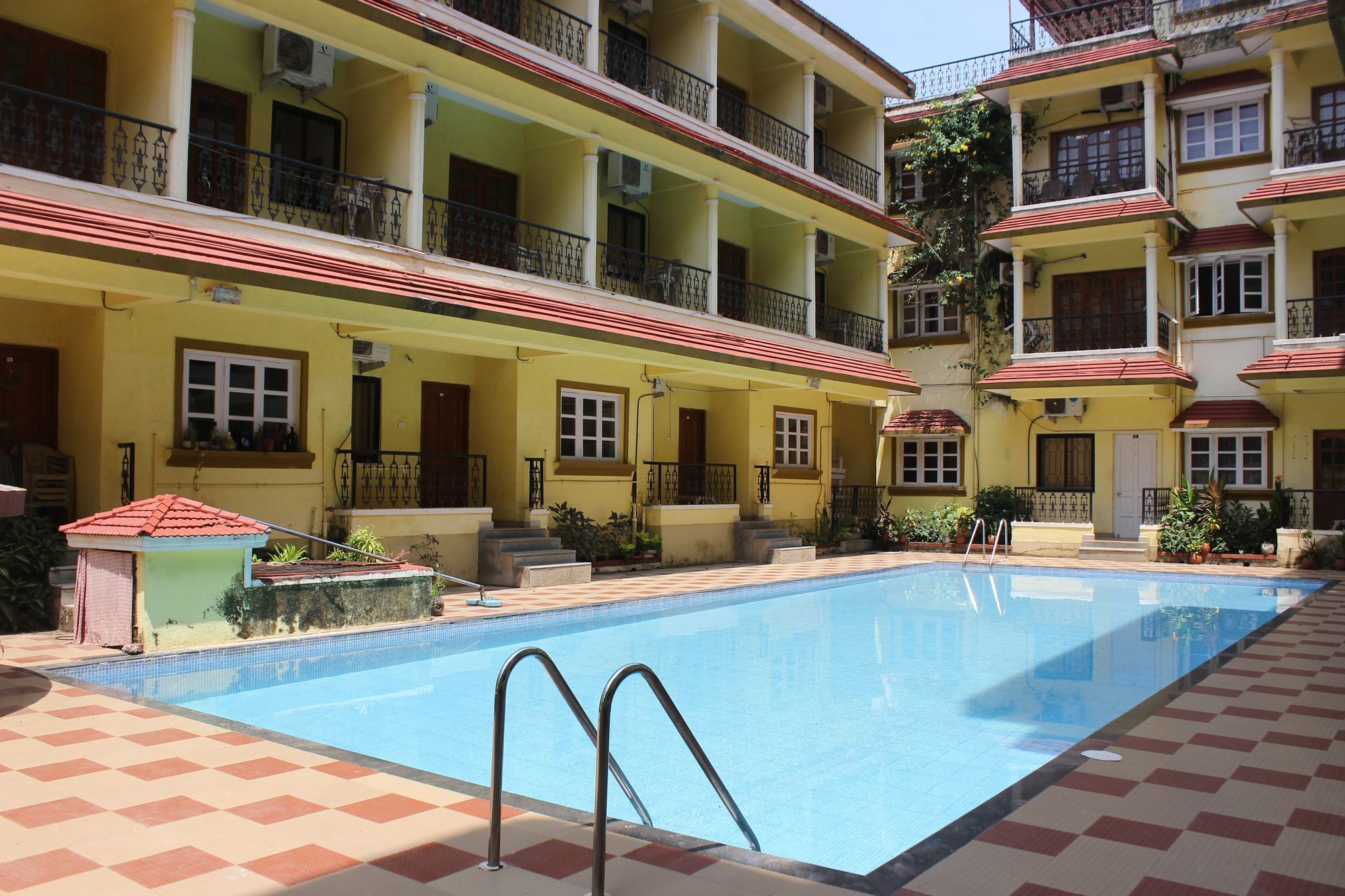 Oyo 7333 V Palms Hotel Candolim Exterior foto