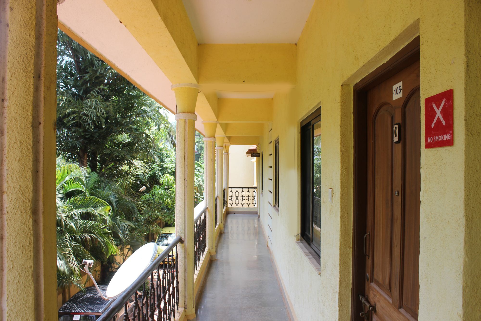 Oyo 7333 V Palms Hotel Candolim Exterior foto
